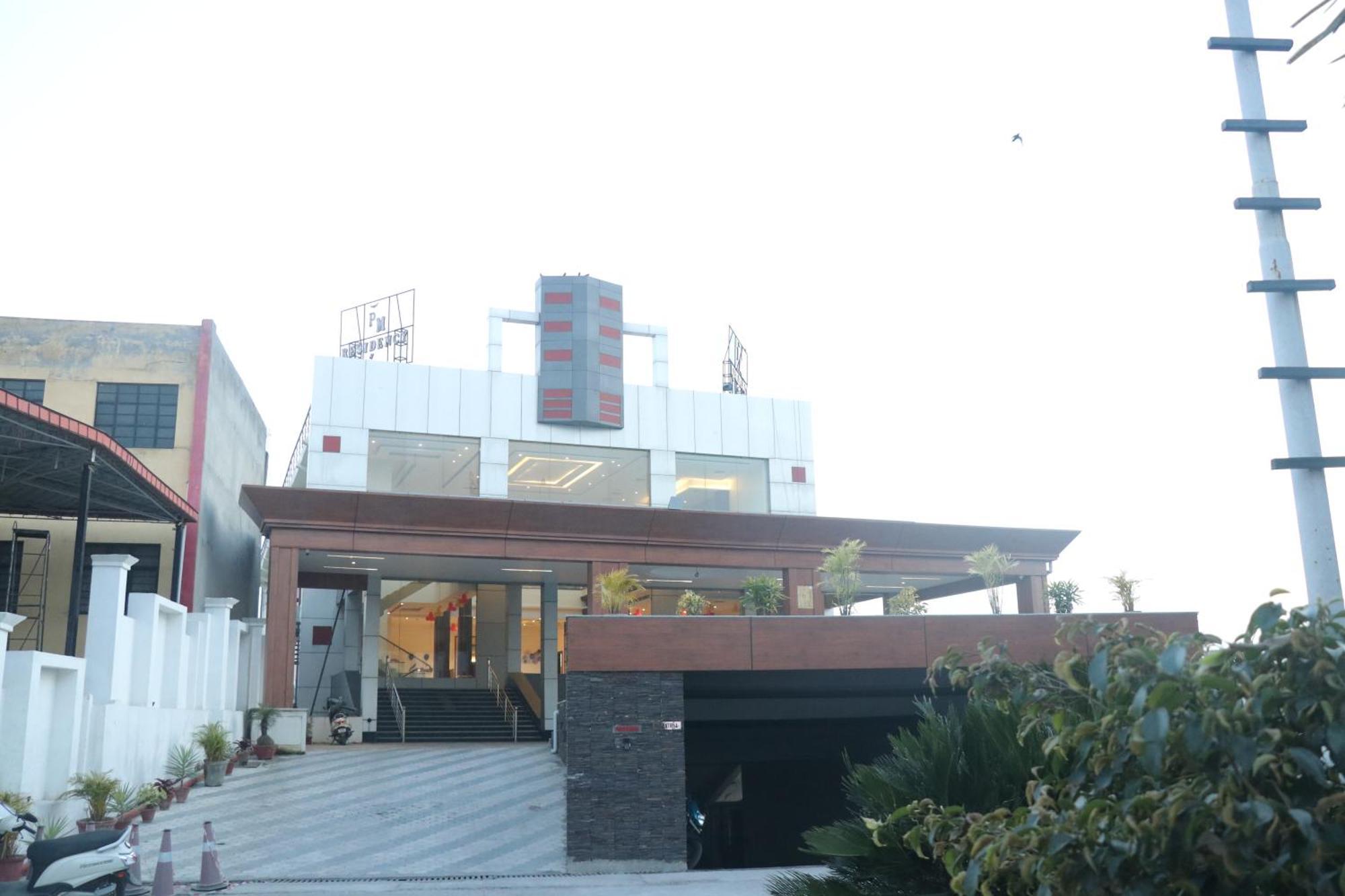 Hotel Pt Moolraj Residency Una  Exteriér fotografie
