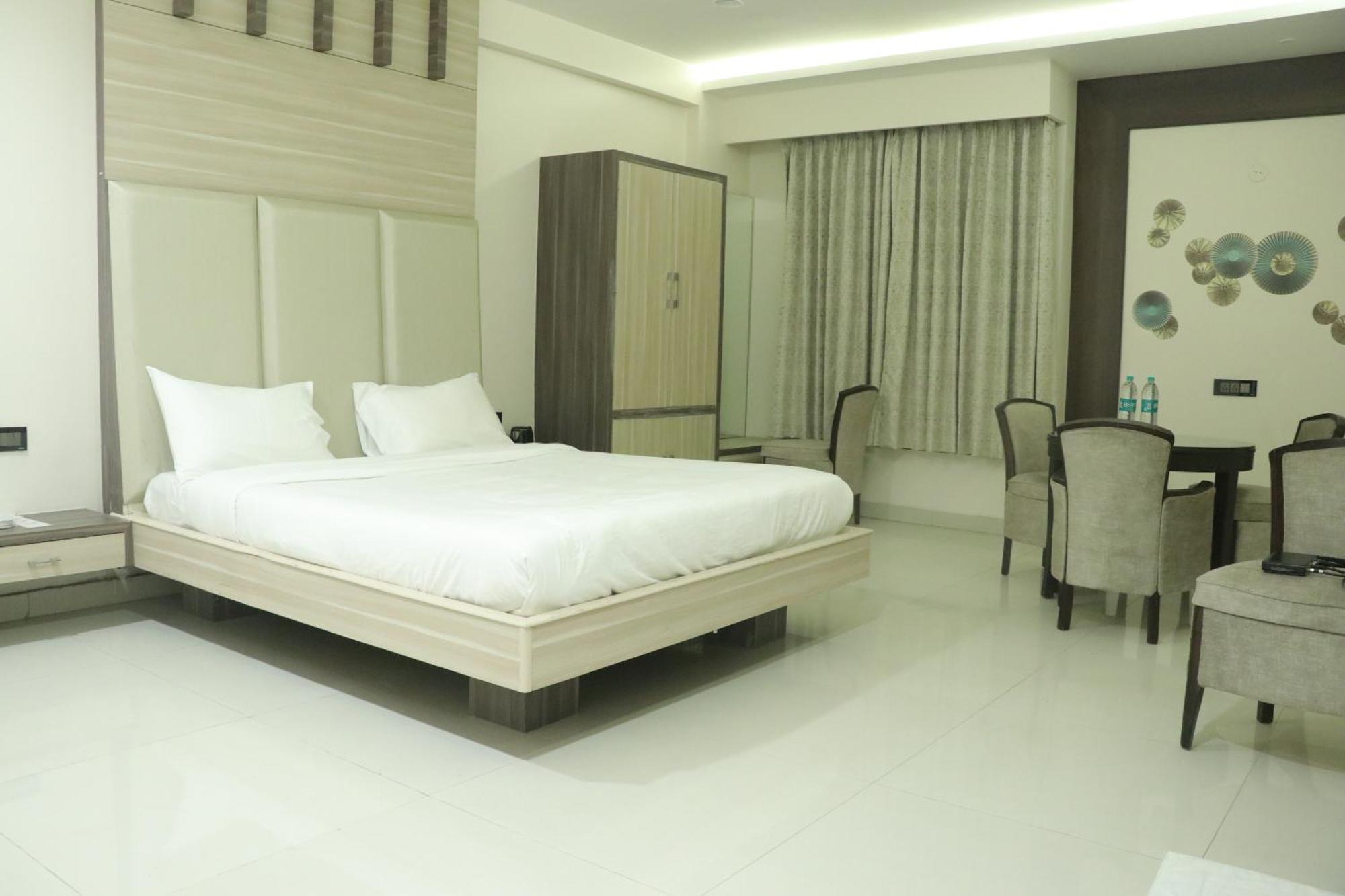 Hotel Pt Moolraj Residency Una  Exteriér fotografie