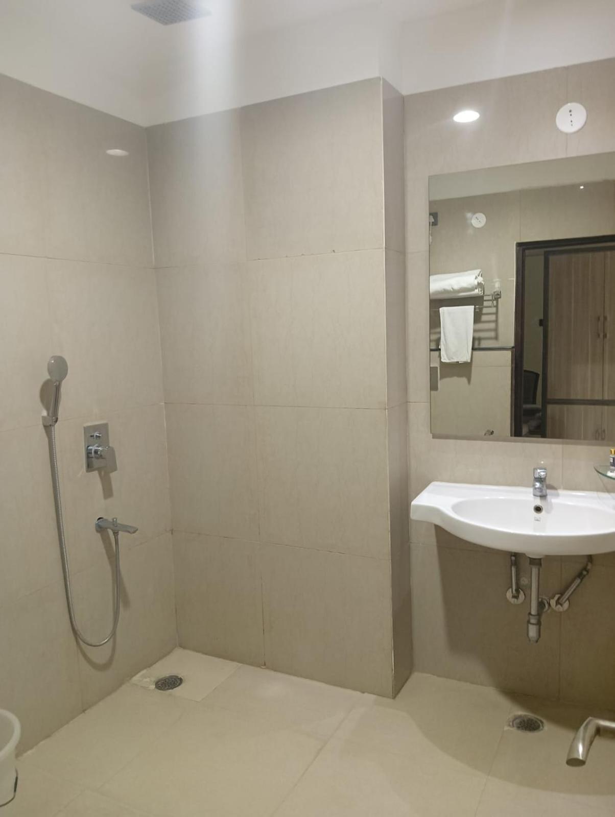 Hotel Pt Moolraj Residency Una  Exteriér fotografie